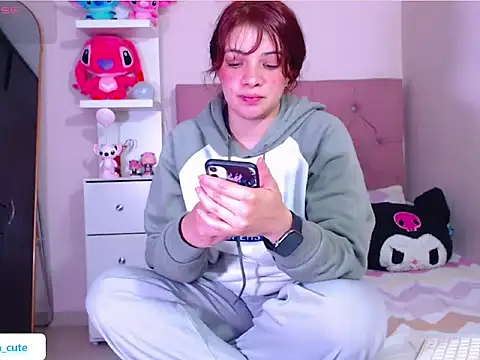 Snapshot of Vannessa__Shy chatting on 01/11/26, 10:05 Vannessa Shy online show from 01/11/26, 10:05