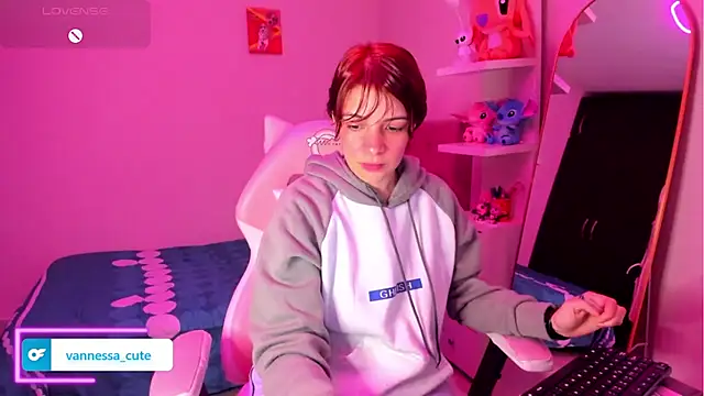 Snapshot of Vannessa__Shy chatting on 02/13/26, 04:51 Vannessa Shy online show from 02/13/26, 04:51