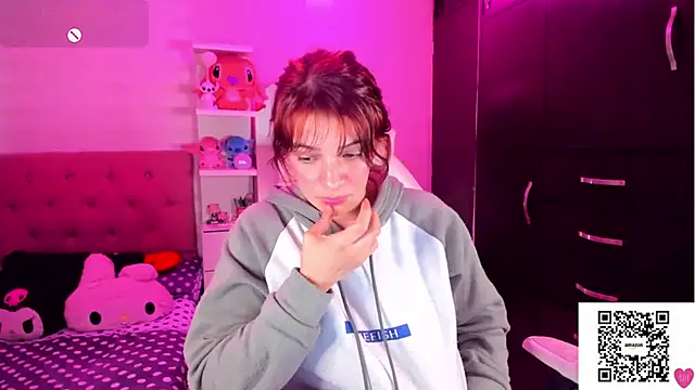 Snapshot of Vannessa__Shy chatting on 02/23/26, 07:36 Vannessa Shy online show from 02/23/26, 07:36