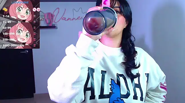 Snapshot of Vannessa__Shy chatting on 03/17/25, 09:24 Vannessa  Shy online show from 03/17/25, 09:24