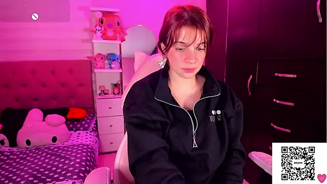 Snapshot of Vannessa__Shy chatting on 02/24/26, 09:04 Vannessa Shy online show from 02/24/26, 09:04