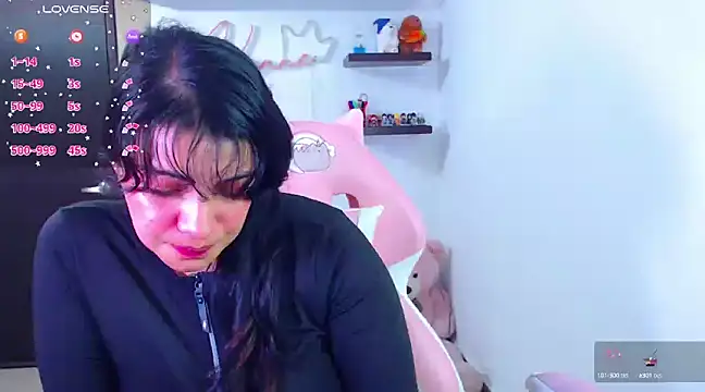 Snapshot of Vannessa__Shy chatting on 02/04/25, 09:31 Vannessa  Shy online show from 02/04/25, 09:31