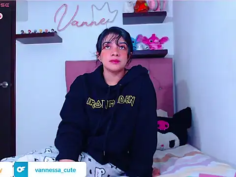 Snapshot of Vannessa__Shy chatting on 10/30/25, 11:12 Vannessa  Shy online show from 10/30/25, 11:12