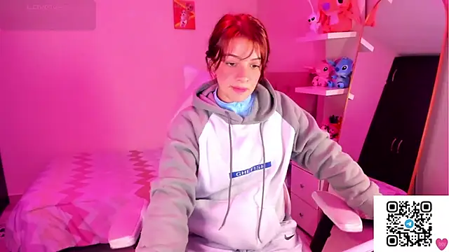 Snapshot of Vannessa__Shy chatting on 02/16/26, 08:29 Vannessa Shy online show from 02/16/26, 08:29