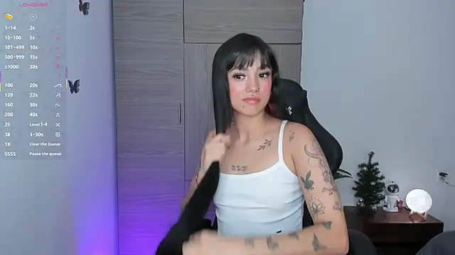 Lizzie corner v online show from 11/20/25, 02:07