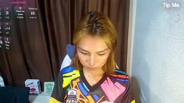 Snapshot of luxxy_grand chatting on 04/18/26, 02:03 luxxy grand online show from 04/18/26, 02:03