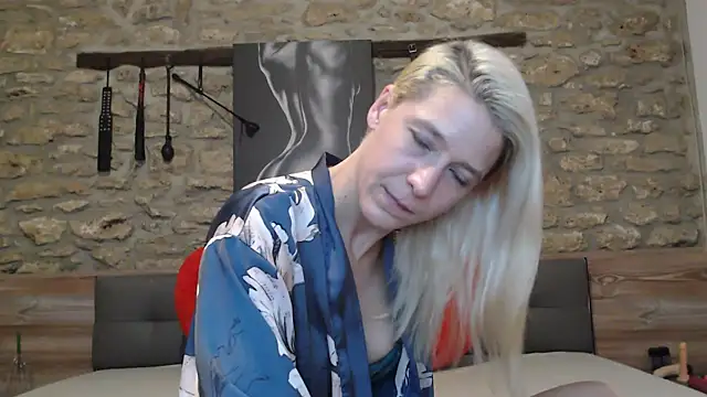 Naschkatze01 online show from 12/17/25, 10:31