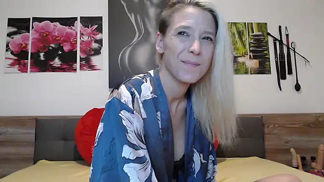 Naschkatze01 online show from 10/28/25, 07:35