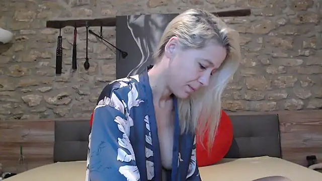 Naschkatze01 online show from 12/23/25, 08:13