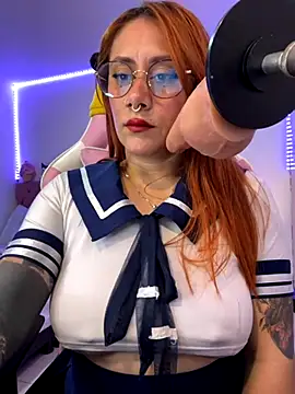 Luna Paris  online show from 11/26/25, 11:05