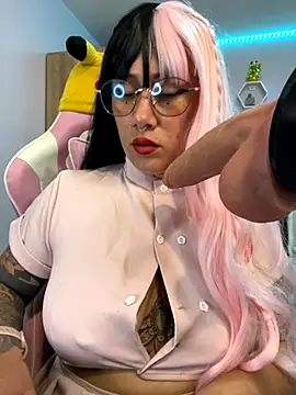 Luna Paris  online show from 10/19/25, 08:33