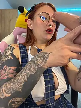 Luna Paris  online show from 10/18/25, 09:28