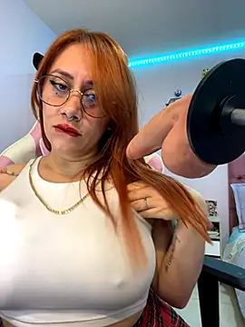 Luna Paris  online show from 10/28/25, 02:27