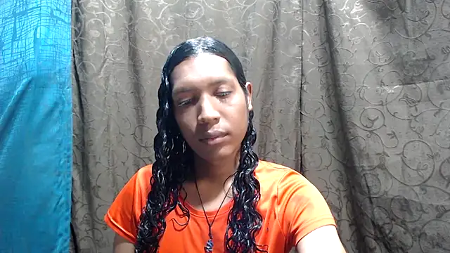 Snapshot of shairaStarr chatting on 10/01/25, 01:37 shairaStarr online show from 10/01/25, 01:37
