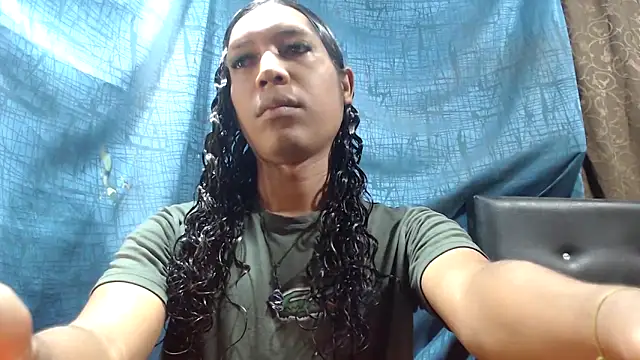 Snapshot of shairaStarr chatting on 10/15/25, 01:52 shairaStarr online show from 10/15/25, 01:52