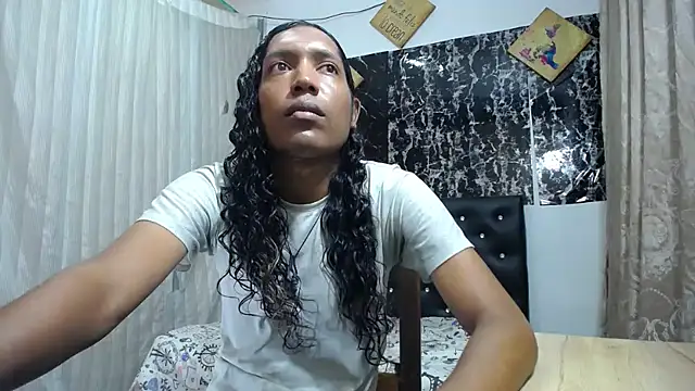 Snapshot of shairaStarr chatting on 02/19/25, 03:27 shairaStarr online show from 02/19/25, 03:27