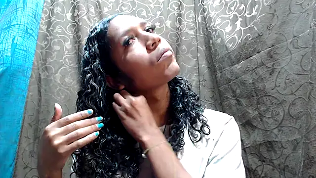 Snapshot of shairaStarr chatting on 10/16/25, 01:19 shairaStarr online show from 10/16/25, 01:19