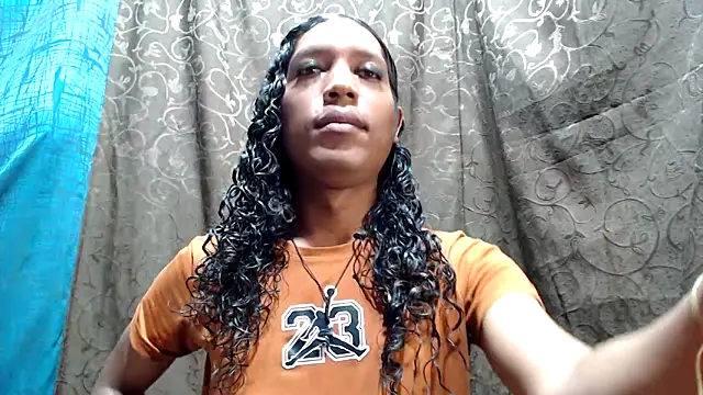 Snapshot of shairaStarr chatting on 10/17/25, 01:53 shairaStarr online show from 10/17/25, 01:53