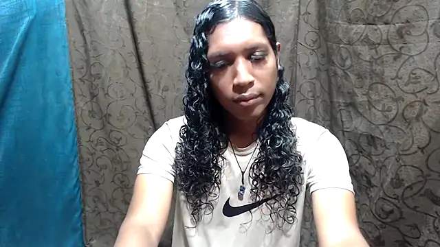 Snapshot of shairaStarr chatting on 10/18/25, 02:57 shairaStarr online show from 10/18/25, 02:57