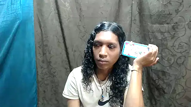Snapshot of shairaStarr chatting on 10/18/25, 03:03 shairaStarr online show from 10/18/25, 03:03