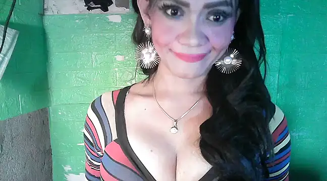 Snapshot of Rosebaumgardner1234 chatting on 02/19/25, 03:05 Rosebaumgardner1234 online show from 02/19/25, 03:05