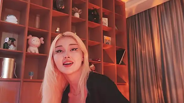 hyun chia online show from 11/18/25, 03:10