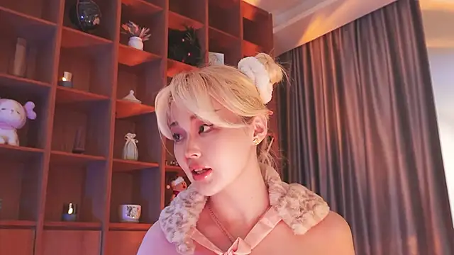 hyun chia online show from 11/06/25, 01:42