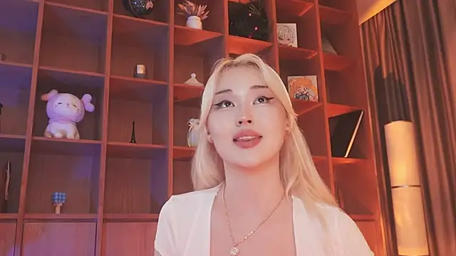 hyun chia online show from 10/19/25, 08:44