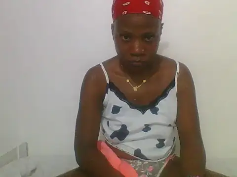 Snapshot of Sweetbaby004 chatting on 10/13/25, 02:51 Sweetbaby004 online show from 10/13/25, 02:51