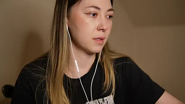 chibi moon  online show from 12/01/24, 08:14