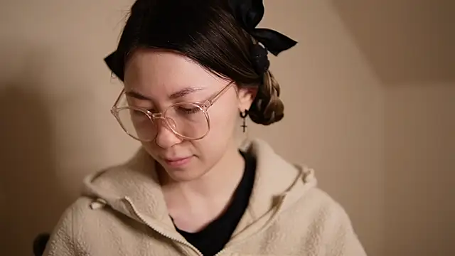 chibi moon  online show from 12/14/24, 04:30