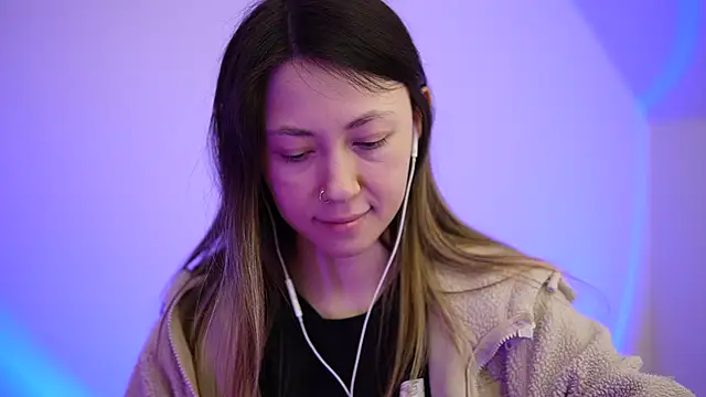 chibi moon  online show from 03/14/25, 11:43