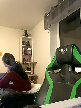 chibi moon  online show from 12/22/25, 07:03