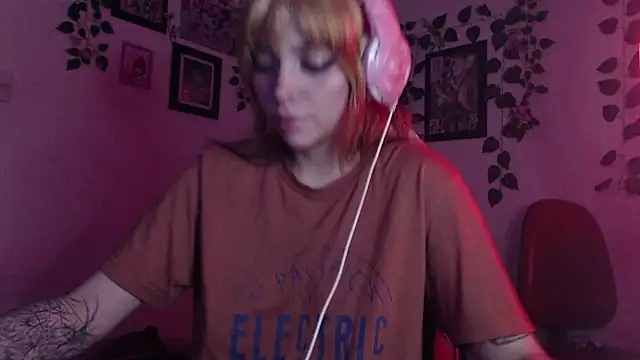 Snapshot of MaryJannes chatting on 12/19/24, 10:24 MaryJannes online show from 12/19/24, 10:24