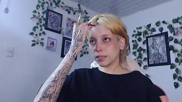 Snapshot of MaryJannes chatting on 01/12/25, 05:13 MaryJannes online show from 01/12/25, 05:13
