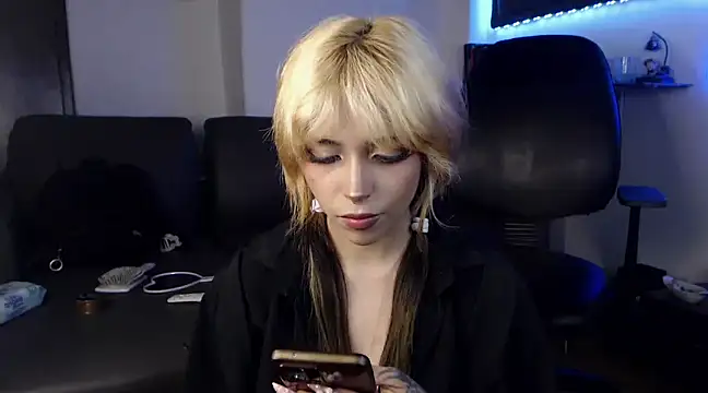 Snapshot of MaryJannes chatting on 02/21/25, 11:54 MaryJannes online show from 02/21/25, 11:54