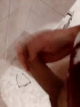 Snapshot of Alex_7422 chatting on 12/21/25, 01:46 Alex 7422 online show from 12/21/25, 01:46