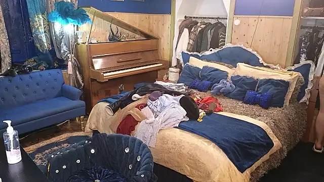 Snapshot of VanessaDoyle chatting on 01/06/26, 08:02 VanessaDoyle online show from 01/06/26, 08:02