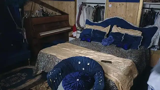 VanessaDoyle online show from 12/15/25, 03:56