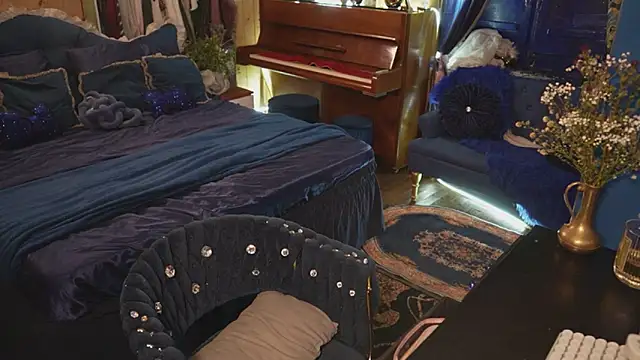 VanessaDoyle online show from 11/03/25, 06:44