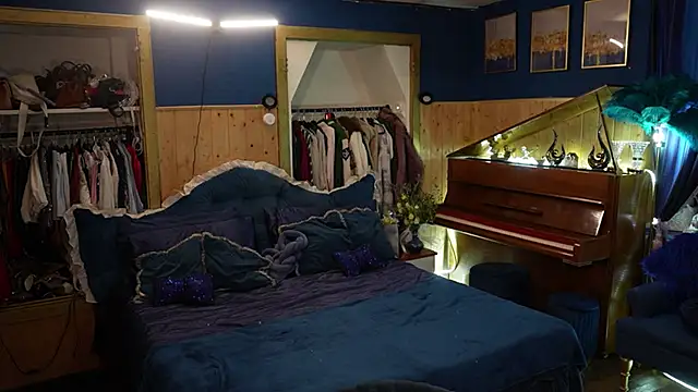 VanessaDoyle online show from 10/31/25, 03:52