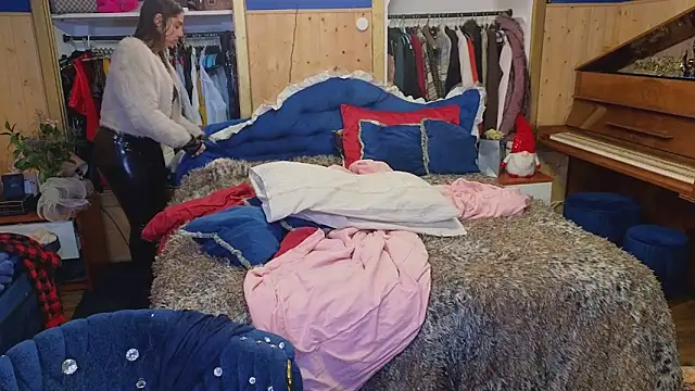 VanessaDoyle online show from 11/28/25, 05:51