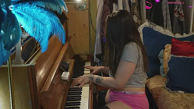 Snapshot of VanessaDoyle chatting on 02/12/26, 06:07 VanessaDoyle online show from 02/12/26, 06:07