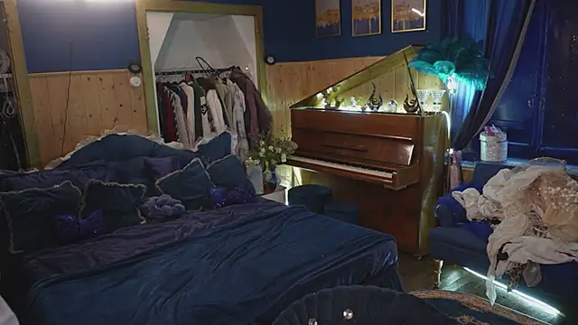 VanessaDoyle online show from 10/30/25, 03:09