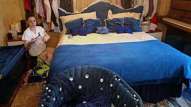 VanessaDoyle online show from 12/14/25, 09:04