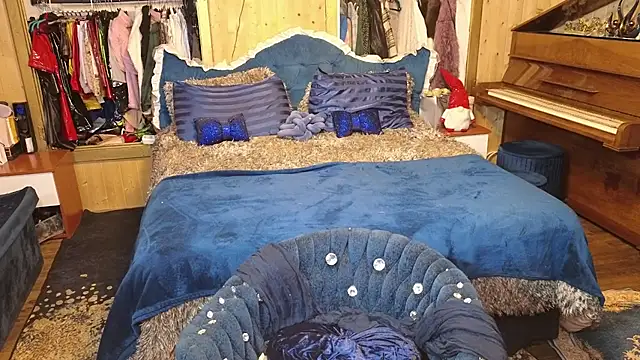 VanessaDoyle online show from 12/04/25, 05:12