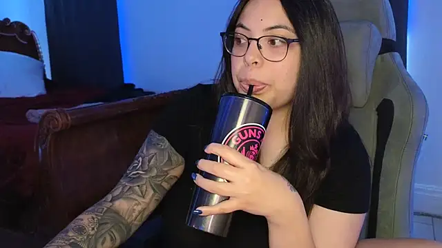 drizzypeach602 online show from 12/15/25, 03:01