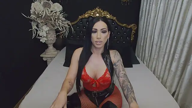 Snapshot of MichaelaDark chatting on 02/13/26, 04:01 MichaelaDark online show from 02/13/26, 04:01