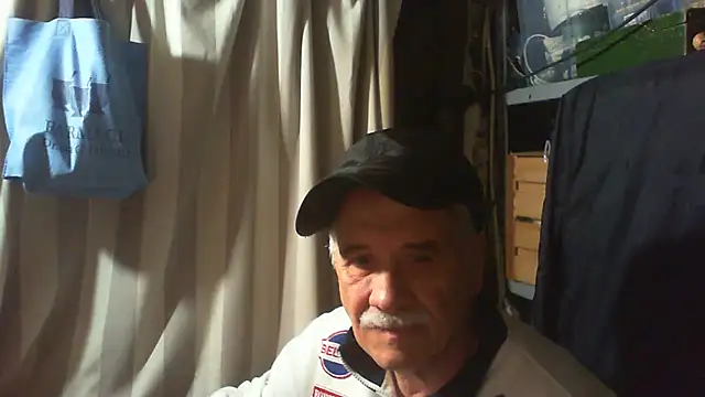 Snapshot of nonnomaturobisex chatting on 11/09/25, 09:02 nonnomaturobisex online show from 11/09/25, 09:02