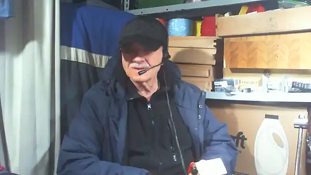 Snapshot of nonnomaturobisex chatting on 12/18/25, 07:57 nonnomaturobisex online show from 12/18/25, 07:57